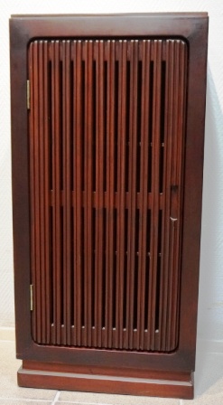 Cabinet in mahogany from M/S Hohenfels "Hansa" Bremen, Deutsche-Afrika Linien. Door, 2 shelves/3 compartments. 