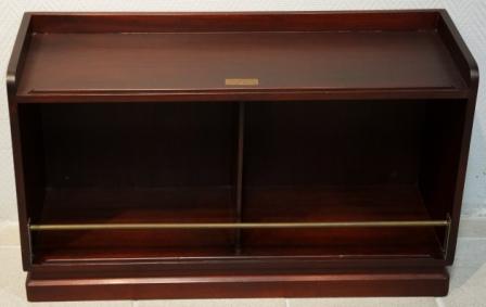 A pair of cabinets in mahogany from M/S Hohenfels "Hansa" Bremen. 2 compartments, adjustable brass rail. 