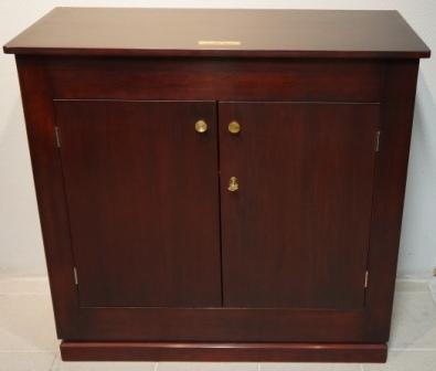 Cabinet in mahogany from the Italian liner M/N Giuseppe Verdi. Double door, 1 detachable shelf/2 compartments. 