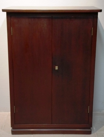 Cabinet in mahogany from M/S Hohenfels - Hansa Bremen, shipping company Norddeutscher Lloyd (NDL). Double door, two shelves/three compartments. 
