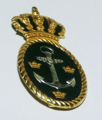 20th century gilt metal badge from the Royal Swedish Navy. 