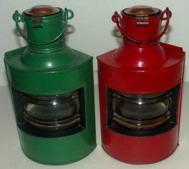 Pair of early 20th century kerosene port and starboard lights. Painted metal. With detachable copper burner/container.