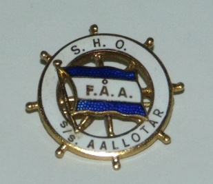 Mid 20th century badge from S/S Aallotar of Finnish shipping company FÅA (Finska Ångfartygs Aktiebolaget).
