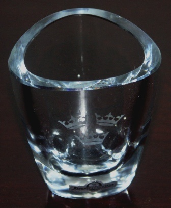 Mid 20th century crystal vase from the Swedish American Line (SAL). Made by Strömbergshyttan, Sweden. 