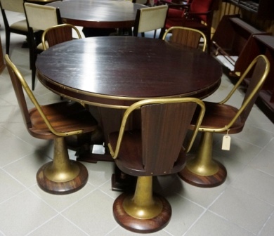 Round table in mahogany and brass incl 5 mahogny/brass swivel chairs. From the Italian liner M/N G. Verdi. Untouched/unrestored condition. 