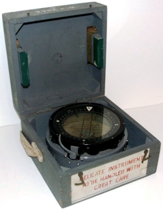 WWII English made compass type P10, mounted in original wooden case. 
