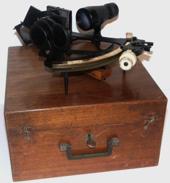 20th century brass sextant. Made by W. Ludolph, Bremerhaven. One adjustable telescope and seven sun-filters. In original mahogany case.