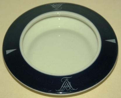 Early 20th century porcelain ash tray from FÅA (Finska Ångfartygs Aktiebolaget). Made by Arabia, Finland. 