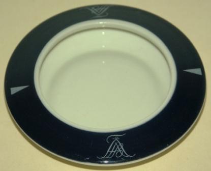 Early 20th century porcelain ash tray from FÅA (Finska Ångfartygs Aktiebolaget). Made by Arabia, Finland.