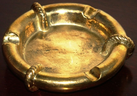 Ashtray "lifebuoy" in sand-casted solid brass