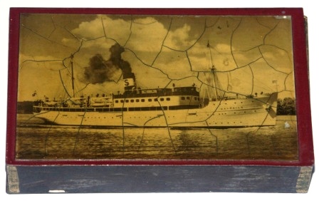 Early 20th century metal matchbox. Depicting S/S BRYNHILD from the Swedish shipping company REDERI AKTIEBOLAGET SVEA.