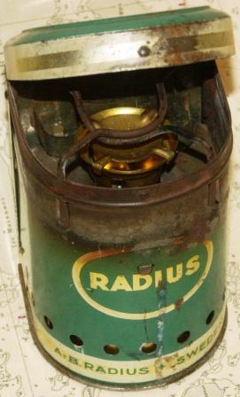 Early 20th century compact kerosene camping kitchen made in Sweden by Radius (Art no 42)