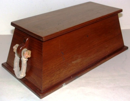 20th century miniature seaman’s chest made of teak and mahogany. Incl rope-coated beckets.