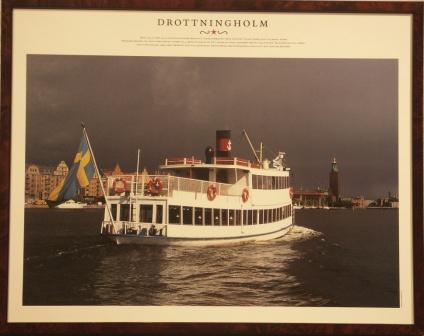 Depicting the Swedish steamer DROTTNINGHOLM