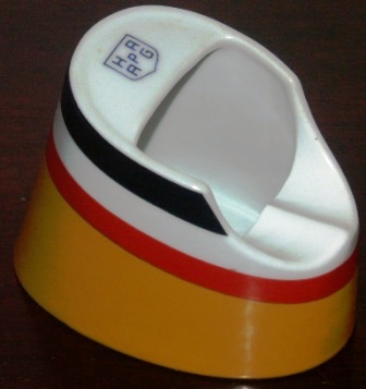 Mid 20th century porcelain ash tray from Hamburg-Amerikanische Packetfahrt-Actien-Gesellschaft (HAPAG).