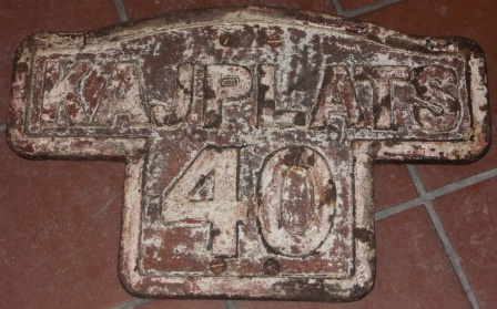 "Kajplats 40", early 20th century signboard made of cast iron. 