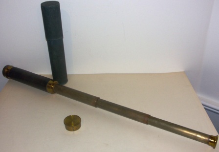 Late 19th century hand-held refracting telescope, maker unknown. With three brass draws and leather bound tube. Incl case. 