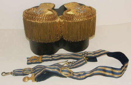 A pair of early 20th century officer’s epaulets and parade uniform belt from the Royal Swedish Navy. In original box.