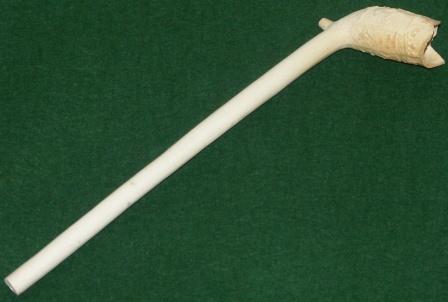 18th century clay pipe fitted with the Swedish coat of arms. (Mentioned in Olof Forsberg's pricelist dated 1747.)