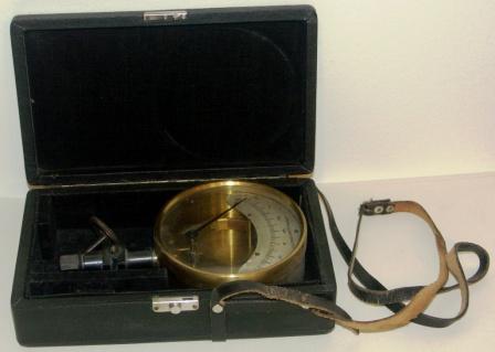 20th century brass control pressure gauge with scale in kg/cm2. Incl original case. 