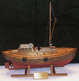 20th century built model depicting a "Motorlotskutter", a Swedish wooden pilot boat built 1939. Scale 1:20. 