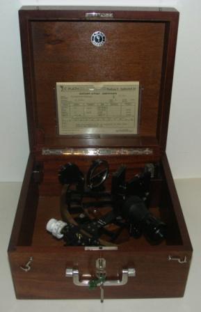 Mid 20th century micrometer sextant made by C. Plath, Hamburg and imported by AB Lyth Sweden. No 33692/Serial No 7874. Brass frame and scale. One ocular and seven sun-filters. Incl original wooden case. 