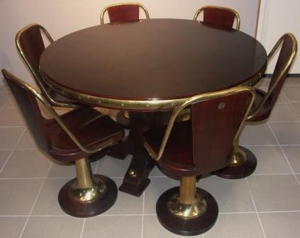Round table in mahogany and brass incl 6 mahogny/brass swivel chairs. From the Italian liner M/N G. Verdi.