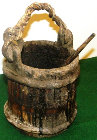 Early 19th century "tar-bucket" with rope handle. Incl brush