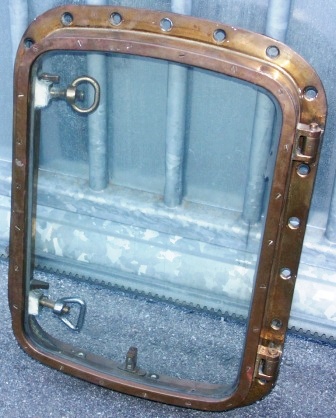 20th century brass porthole with lid to open from inside