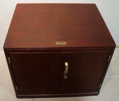 Cabinet in mahogany from the Italian liner M/N G. Donizetti. Double door, 1 shelf / 2 compartments. 