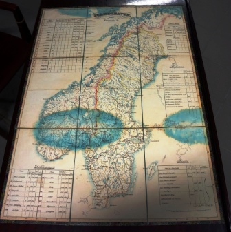 "Scandinavie 1837 par Whitelock", original informative map of Scandinavia published by Whitelock 1837. Linen-bound, folded, partly miscoloured. Incl original slip-case. 