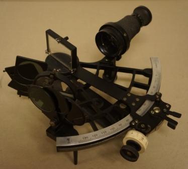 1930th/1940th metal sextant made by Plath Germany. No 16407.