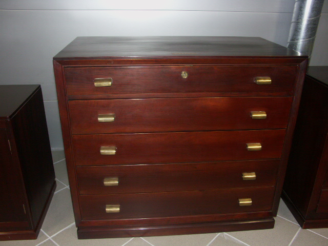 Chest of five drawers in mahogany and brass from the Italian ship M/N A. Volta.