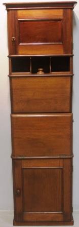 Wash cabinet in mahogany with porcelain basin and brass tap. Complete with water container, wastewater bucket and porcelain chamber pot. 