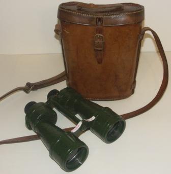 20th century binocular as used by the Navy. Incl original leather case. Bino Prisma No5, x7. 