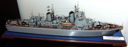 20th century Swedish Navy destroyer depicting "JAGAREN HMS GÄSTRIKLAND", built by Götaverken (Gothenburg, Sweden) in 1959. Scale 1:145. Mounted in glass case. 