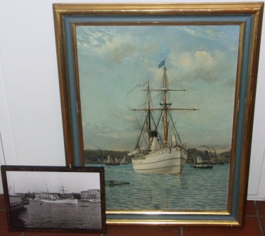 The Swedish steamer NORDSTJERNAN entering Stockholm harbour. Incl framed photo of the vessel passing Grand Hotel and National Museum of Stockholm. 