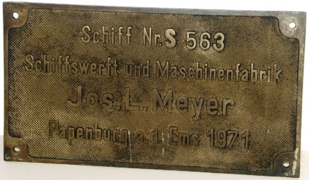 20th century German shipyard plate made of brass. From the ship No S 563, built by Schiffswerft und Maschinenfabrik Jos. L. Meyer in Papenburg a.d. Ems in 1971.